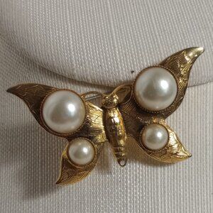 GOLDTONE AND PEARL BROOCH/PENDANT